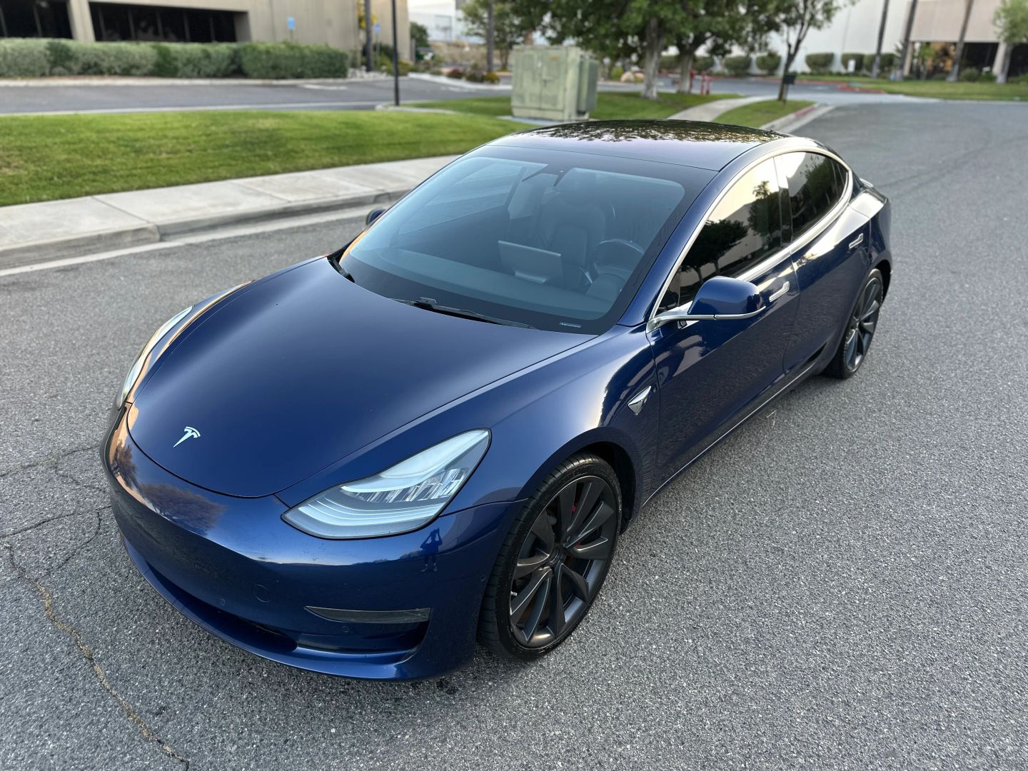 tesla model 3 2018 5YJ3E1EB9JF083994 image tesla model 3 2018 5YJ3E1EB9JF083994 image
